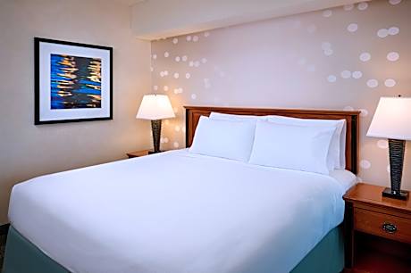 Suite with One King Bed and Two Queen Beds