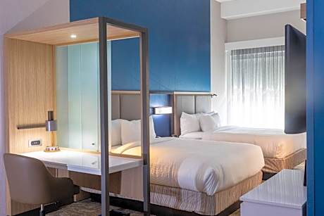 Queen Suite with Trundle Bed - Hearing Accessible