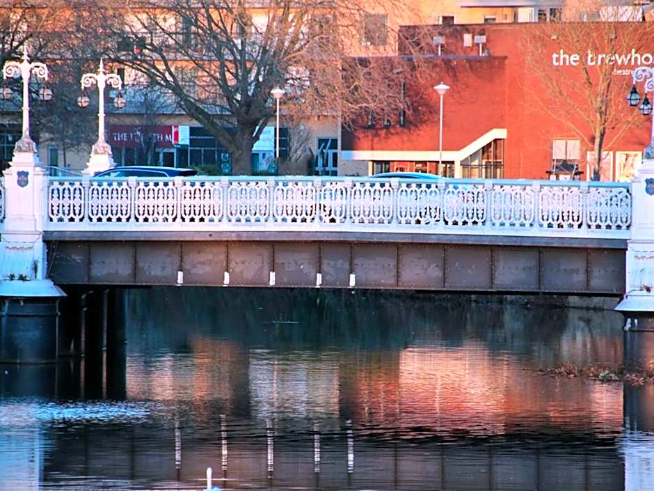 Royal Ashton Townhouse - Taunton