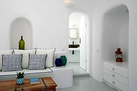 Caldera View Suite with Outdoor Plunge Pool