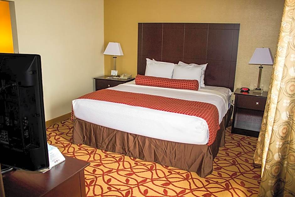 Photo 1 of 7 of 1 King Bed, Mobility Accessible, Bathtub
