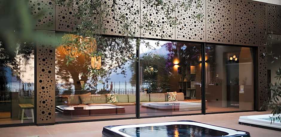 Hotel Baia Azzurra - Lake Front