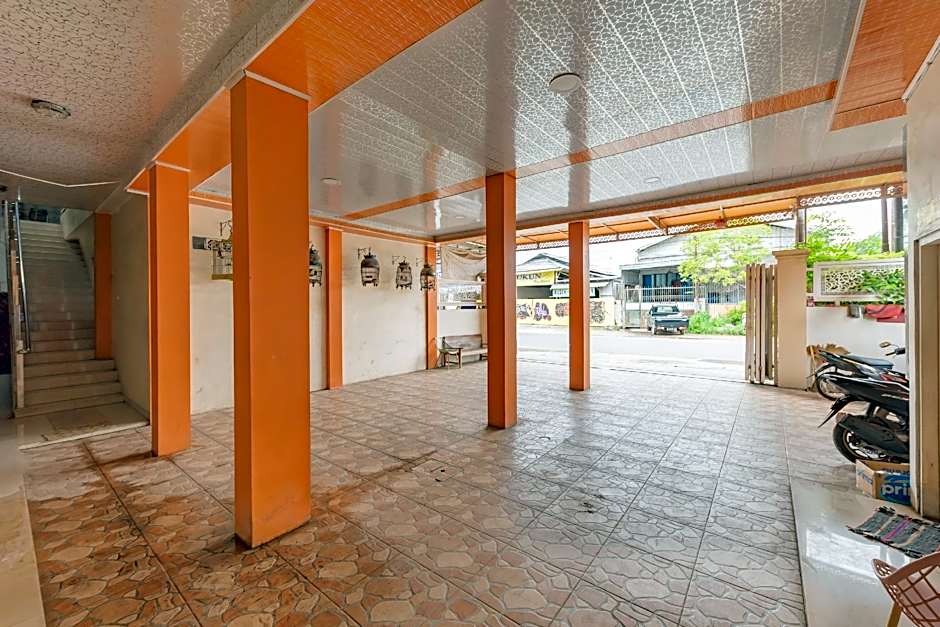 Urbanview Hotel Rifal Home Tegal