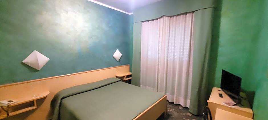 HOTEL PARADISO