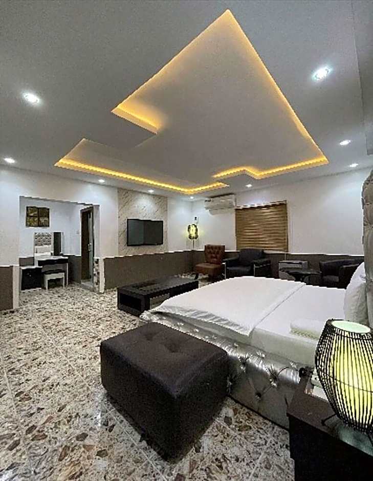 Charlies Place and Suites