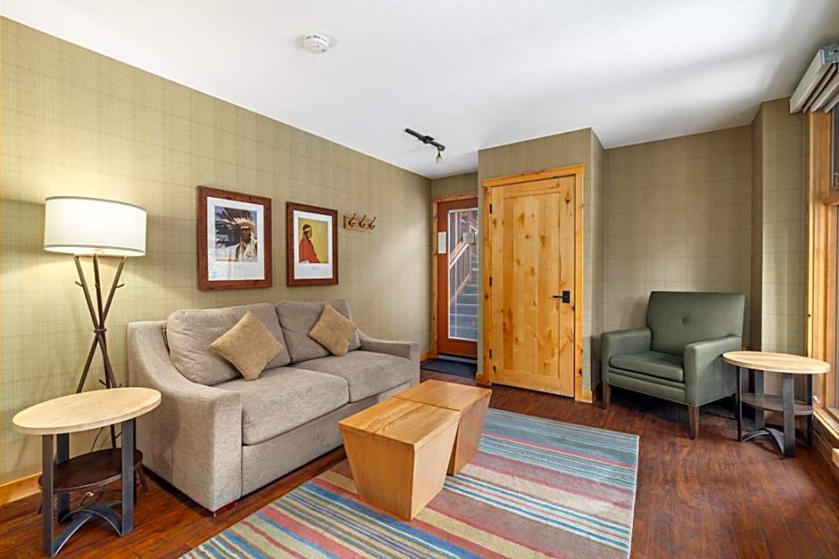 Fox Hotel And Suites
