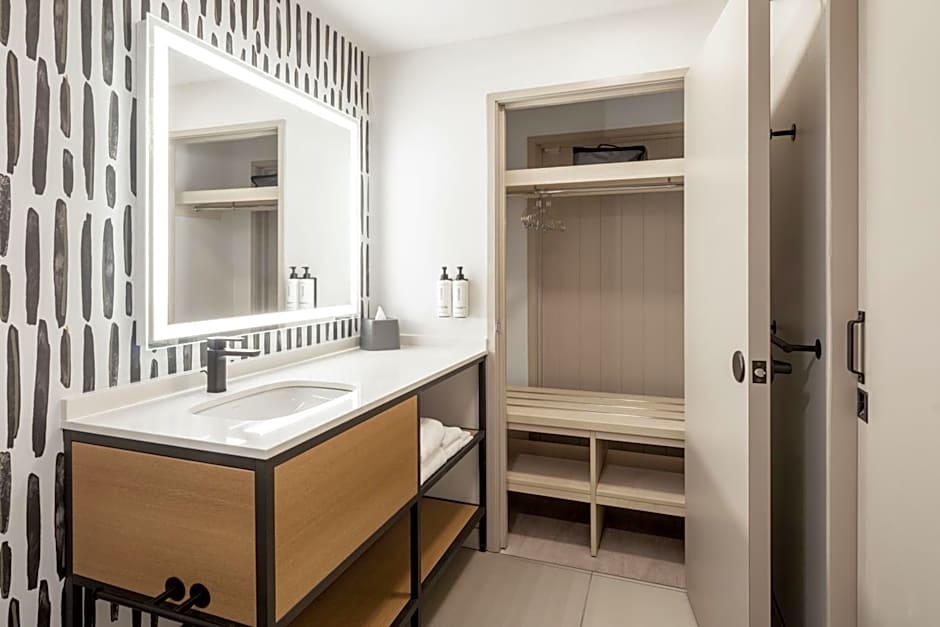 Atwell Suites Austin Airport By IHG