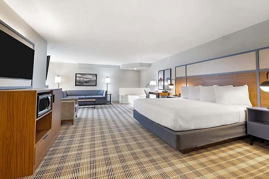 Photo 1 of 5 of Premier 1 King Bed Suite