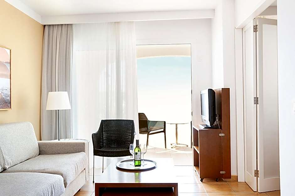 Sunprime Atlantic View Suite & Spa