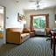 Days Inn & Suites by Wyndham Columbus NE