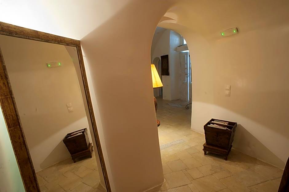 Heliophos Boutique Caves