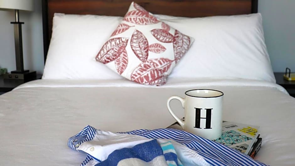 Hometel Suites