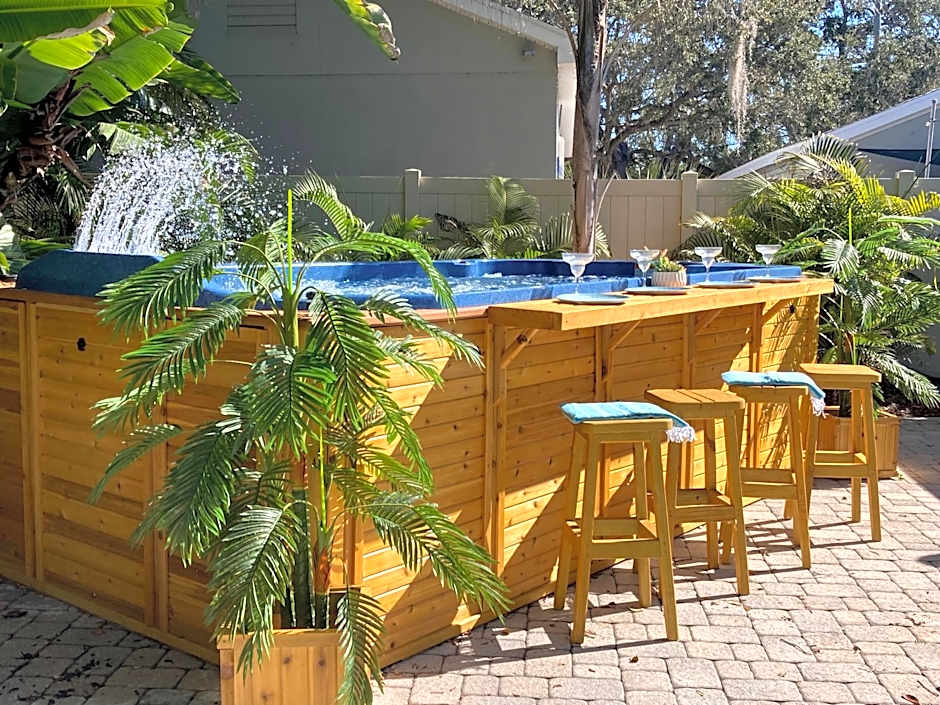 3Gulls Inn Ozona-Boutique Hotel-Steps from Restaurants & Brewery-SwimSpa Pool-Pet Friendly