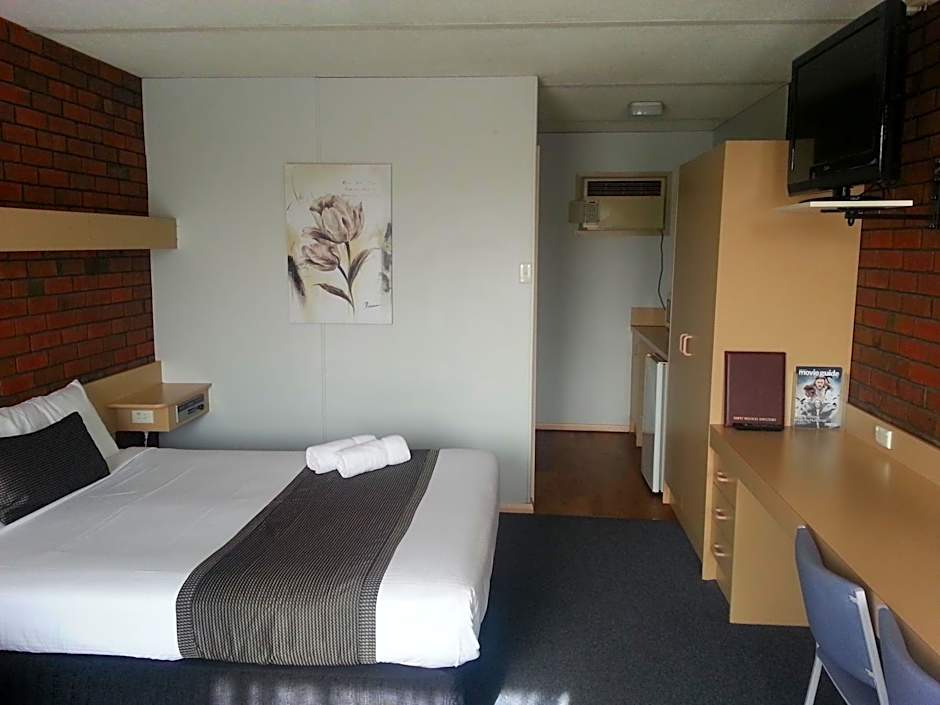 Big Valley Lakeside Paradise Motor Inn