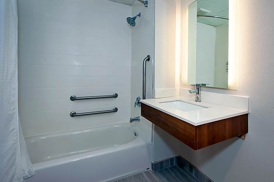 Holiday Inn Express Hotel & Suites Warrenton By IHG