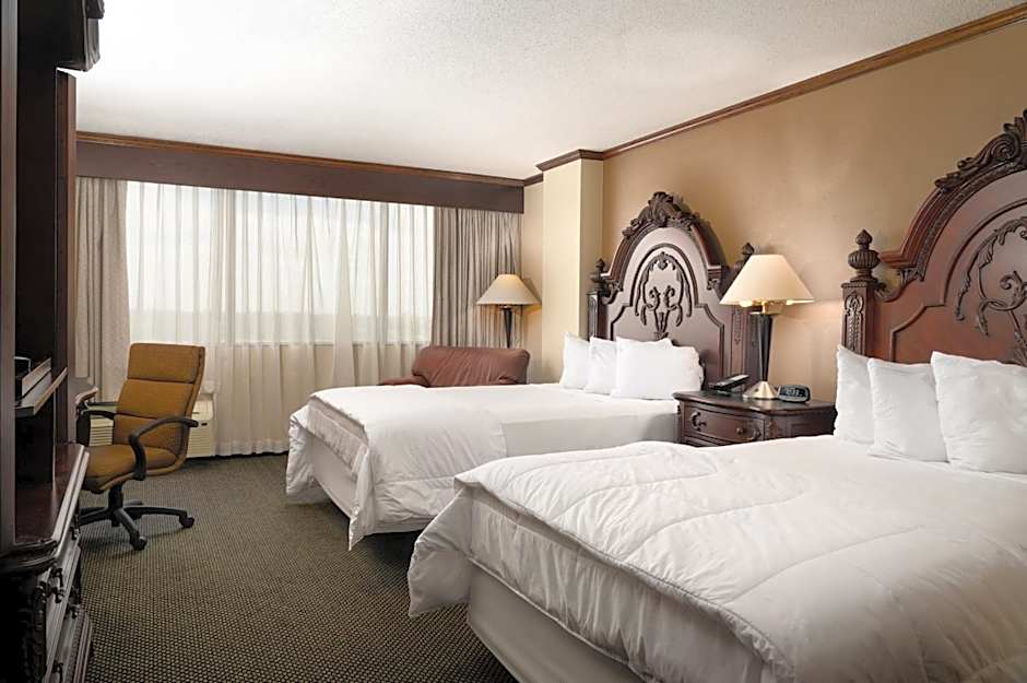 MCM Eleganté Hotel & Conference Center