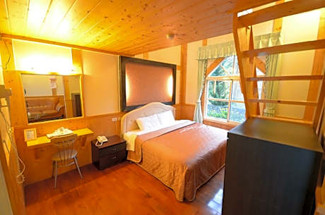 Quadruple Room with Mountain View