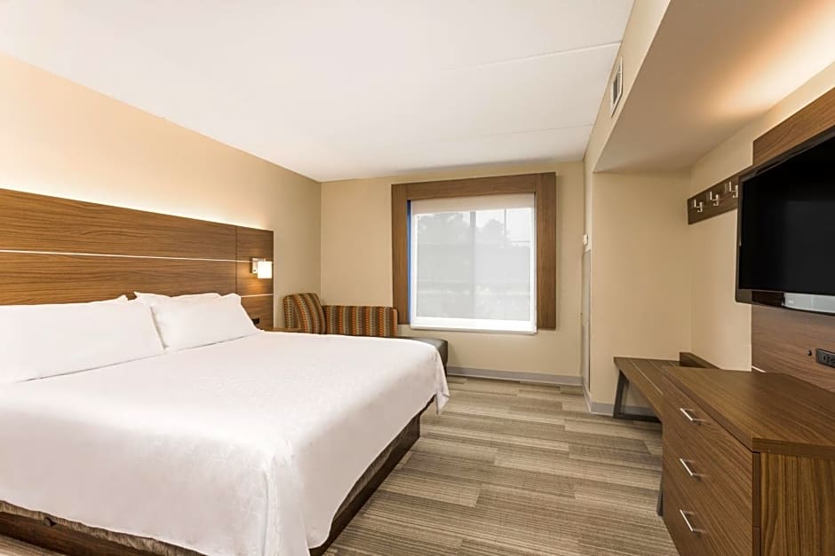 Holiday Inn Express Hotel and Suites Petersburg - Fort Lee, an IHG Hotel