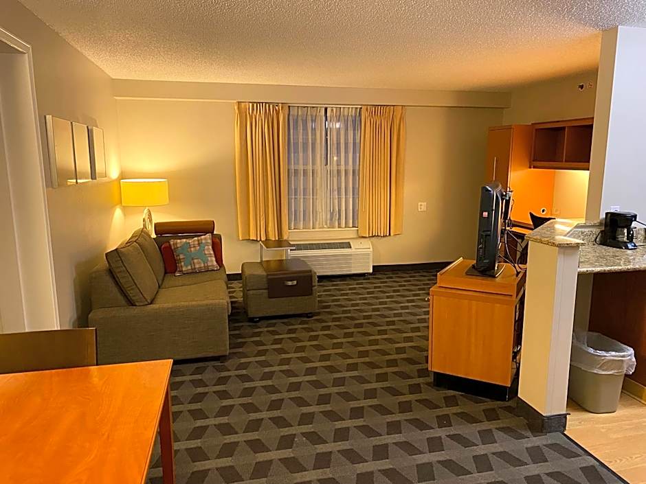 MainStay Suites Middleburg Heights Cleveland Airport
