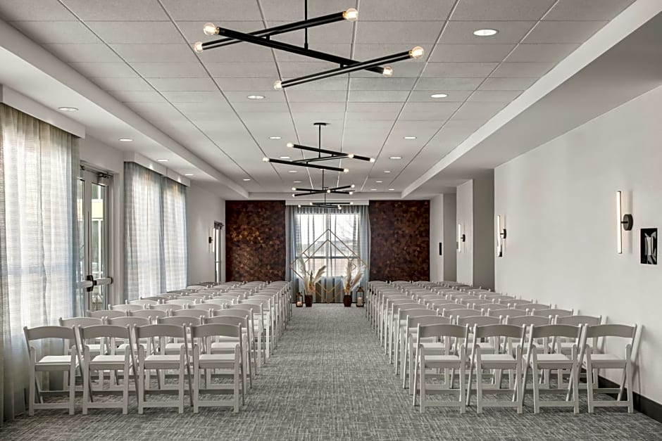 Courtyard Mankato Hotel & Event Center