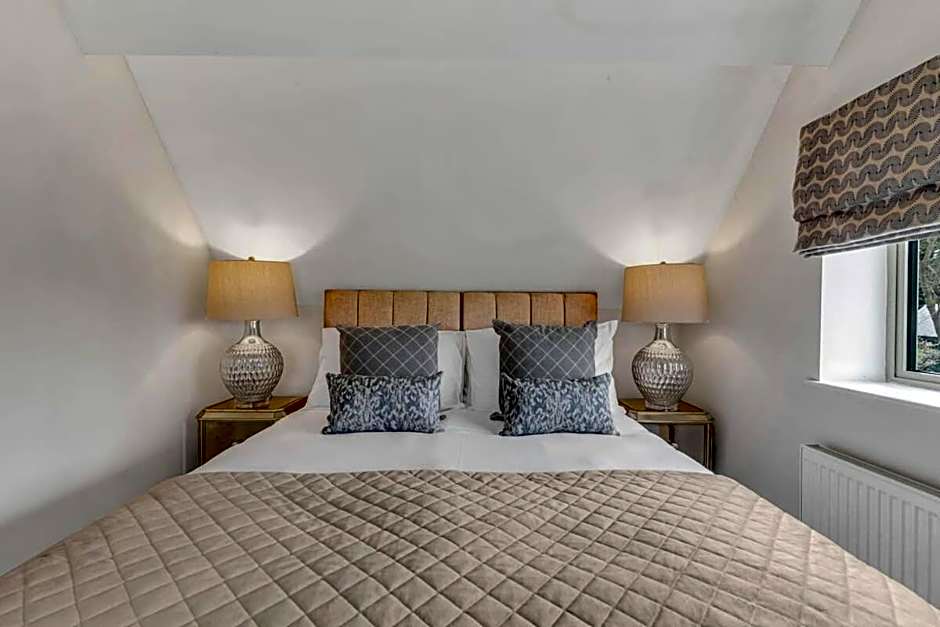 Hiron's Piece - Hot Tub Packages Available