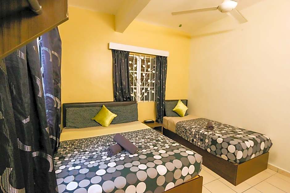 Photo 1 of 5 of Triple Room with Shared Bathroom