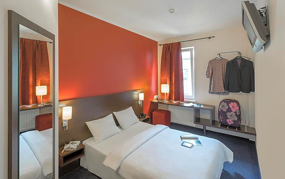 Photo 1 of 7 of Double Room