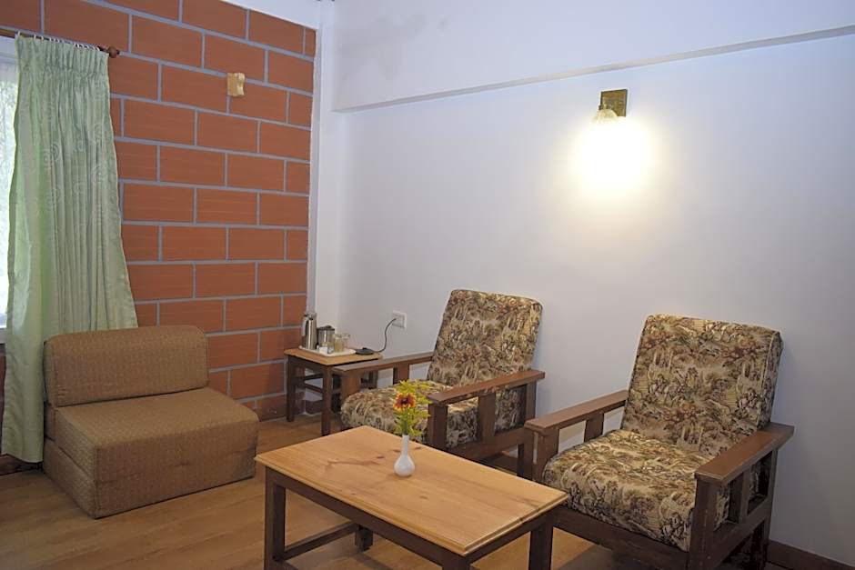 Altius Nest Hotel