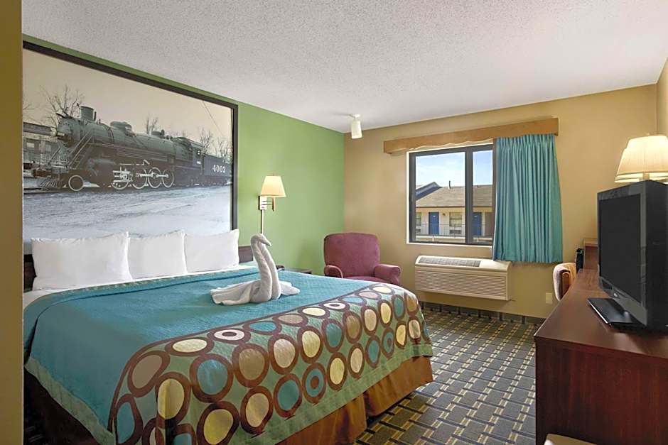 Super 8 by Wyndham Russellville