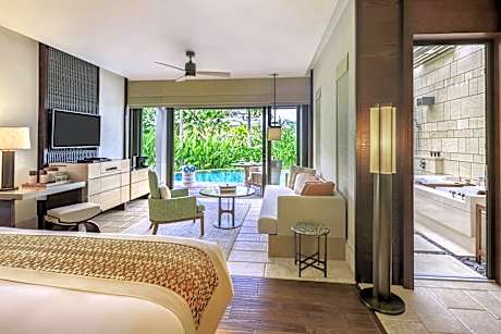 The Pavilion, Signature Suite, 1 King Or 2 Queen, Pool Access