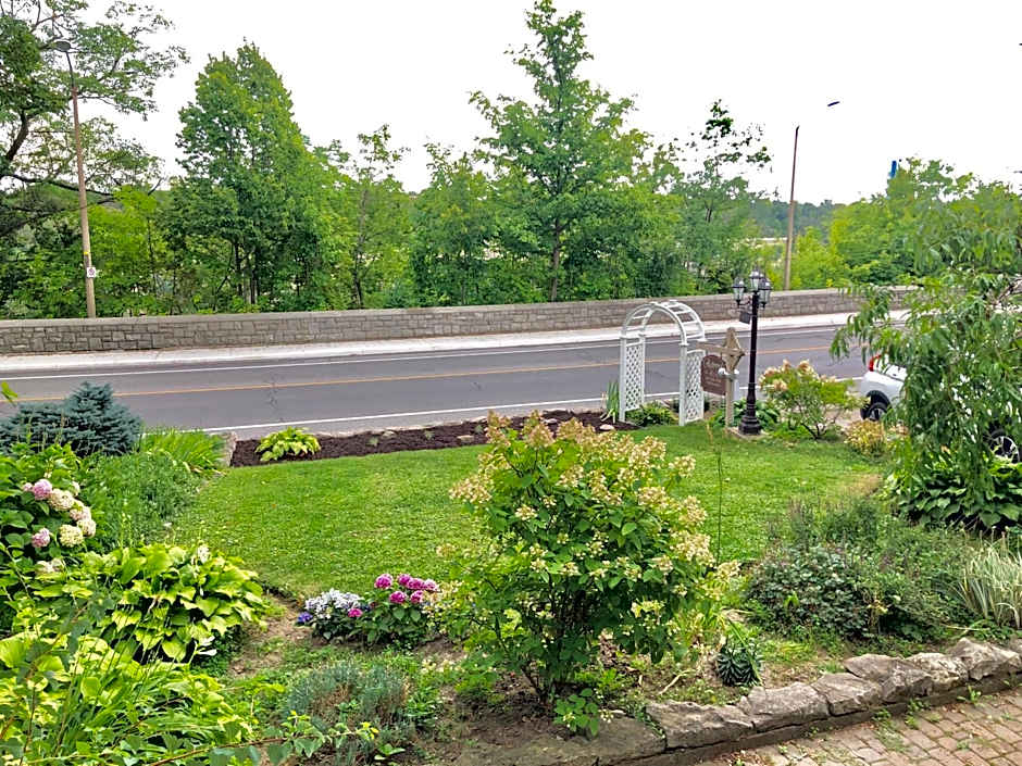 Redwood Bed and Breakfast