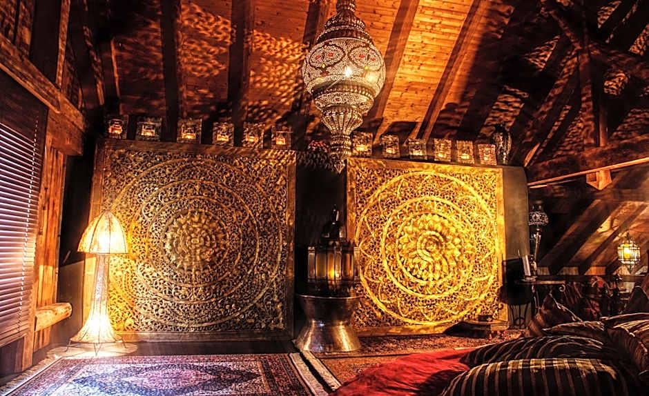 Bijou Hotel / Love and Romance