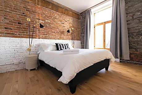 Apartment one-bedroom queen size bed