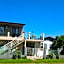 KITNET S2 em TORRES-RS - Na mais bela praia Gaúcha - Cozinha - Banheiro - Ar condicionado - TV smart 32' - Wi-Fi - Estacionamento - Anfitriã Superhost no BnB