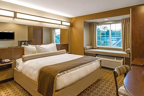 1 Queen Bed Non-Smoking