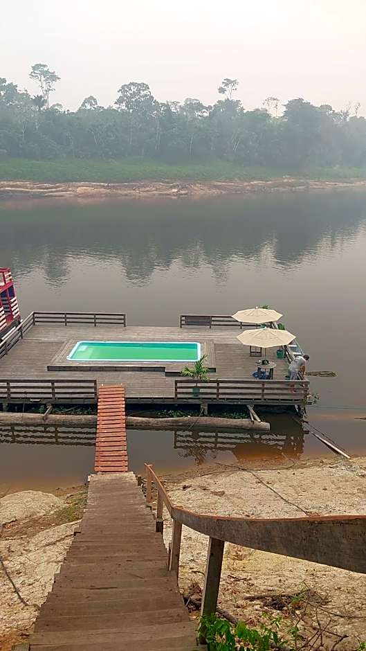 Seringal jungle Lodge