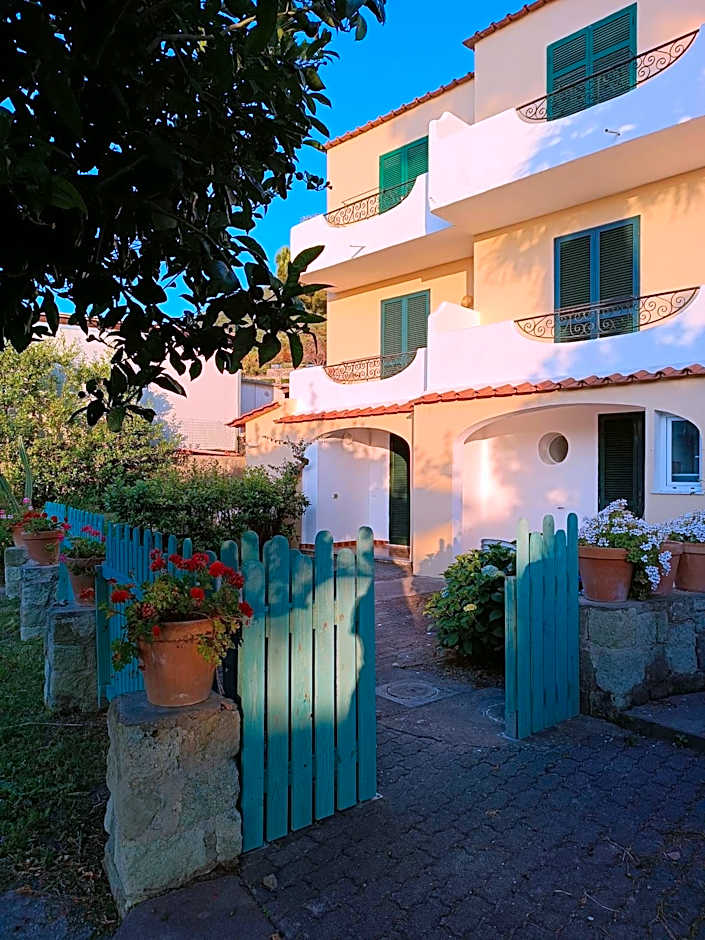 Villa Olivia Residence Ischia - Monolocali e Bilocali nel Verde con Piscine e Vista Mare