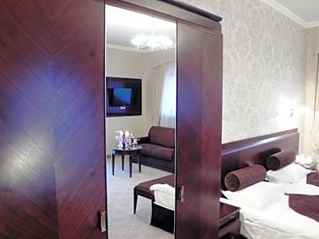 Mini Suite (2 Adults)