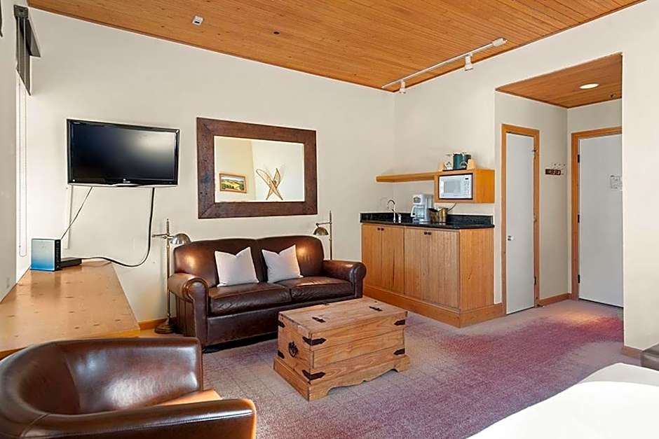 Independence Square Unit 313, Downtown Hotel Room in Aspen with Rooftop Hot Tub
