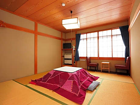 Japanese Style Standard Triple Room with Shared Bathroom