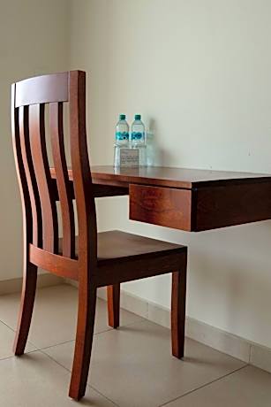 Deluxe Double Room with Side Sea View