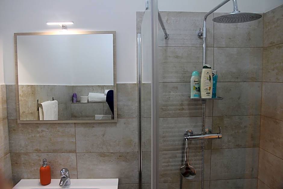 ES - Essential Solution & Emotion Stories (locazione turistica)