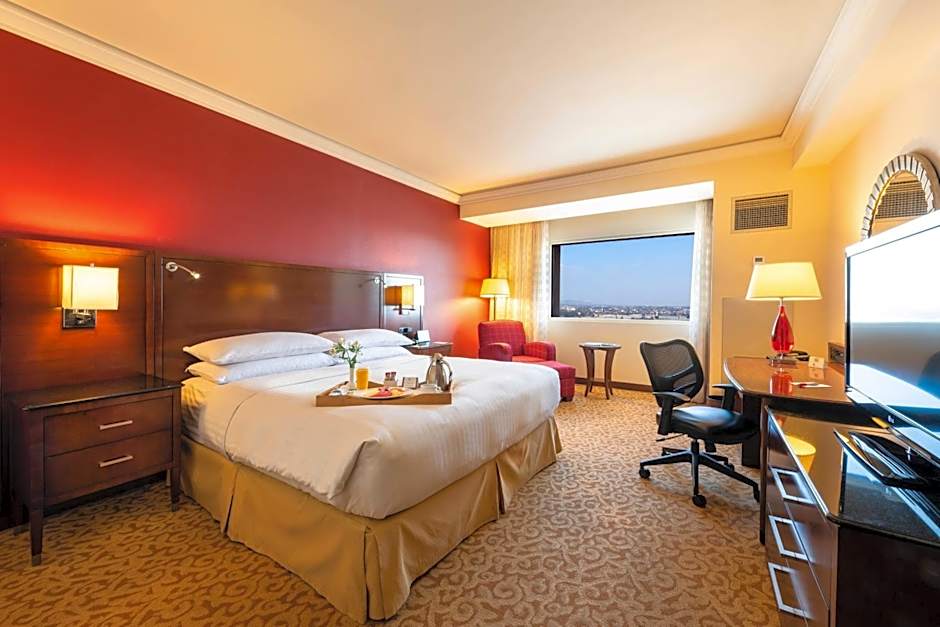 Photo 1 of 5 of Deluxe 1 King Bed, City View