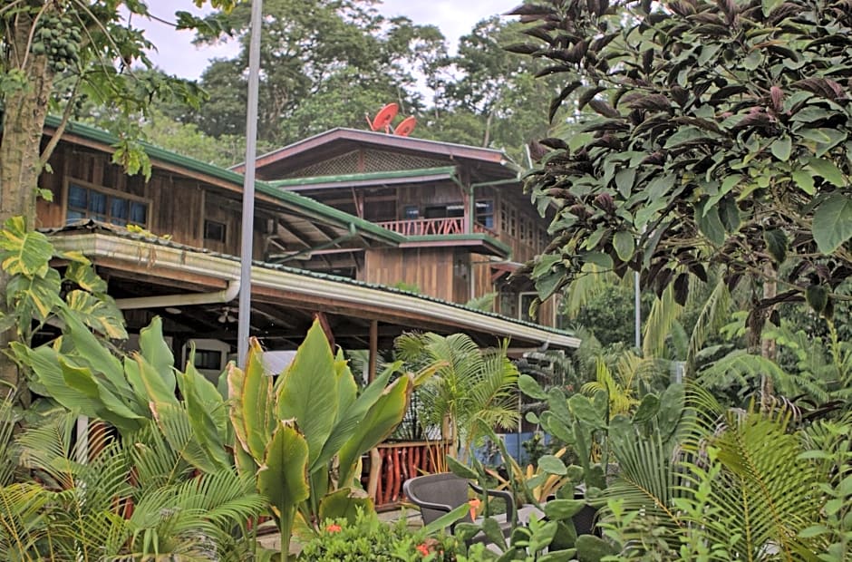 Hotel La Isla Inn