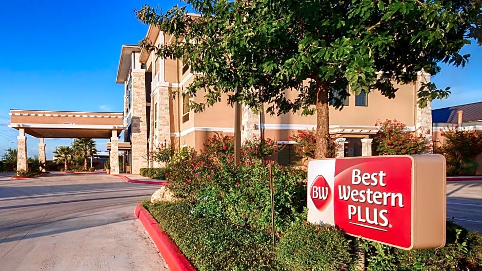 Best Western Plus Lytle Inn And Suites