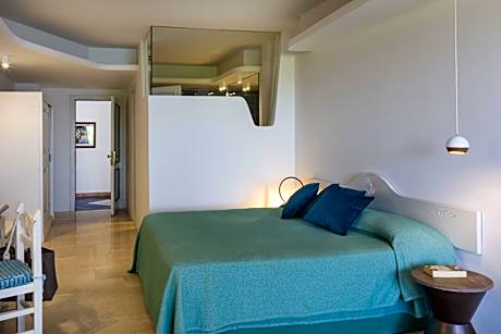 Deluxe Double Room with Balcony and Sea View