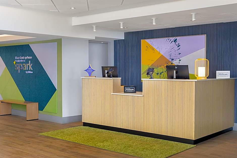 Spark by Hilton Montreal Brossard