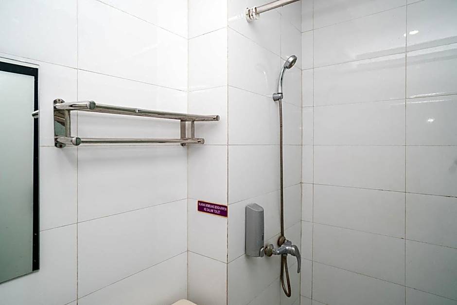 Sans Hotel FiFFa Premiere Malang