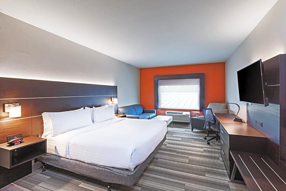 Holiday Inn Express & Suites Coffeyville By IHG