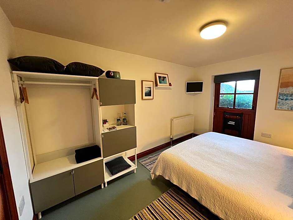 Lands End Hostel and B&B